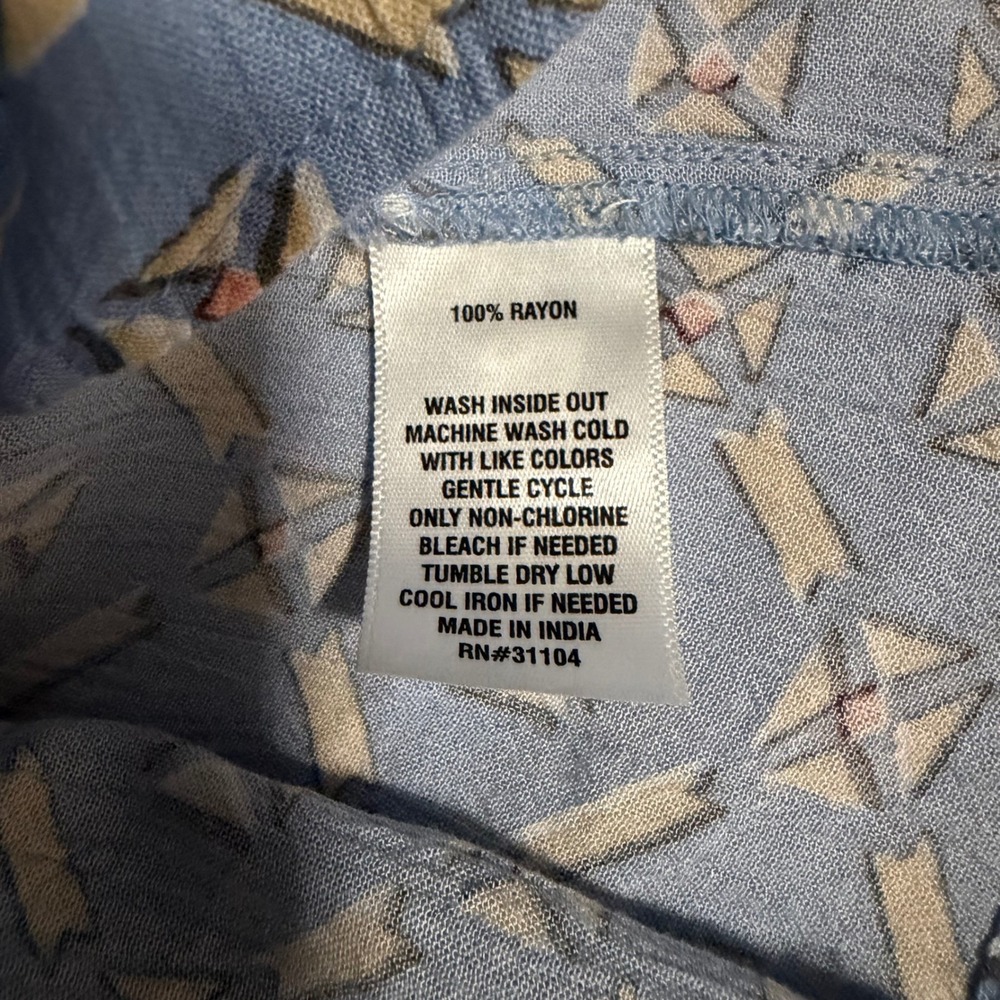 Wonderly Peasant Blouse Large Blue Geometric Print Button V-Neck Rayon Top - Picture 4 of 4